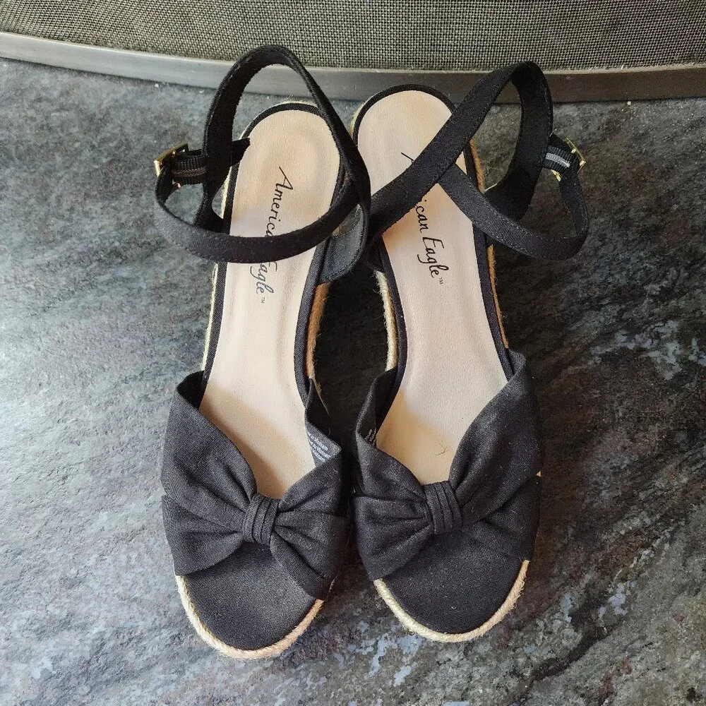 American Eagle Outfitters Black/Tan Platform Wedge Sandals Size 9.5
